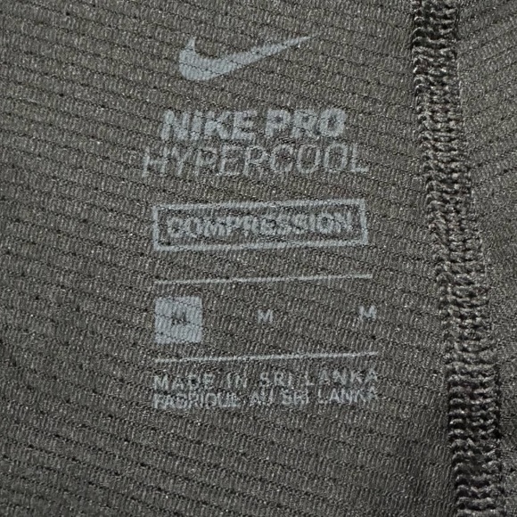 🏋🏻♀️Nike Pro hypercool Compression Capri legging size medium. - Picture 6 of 6